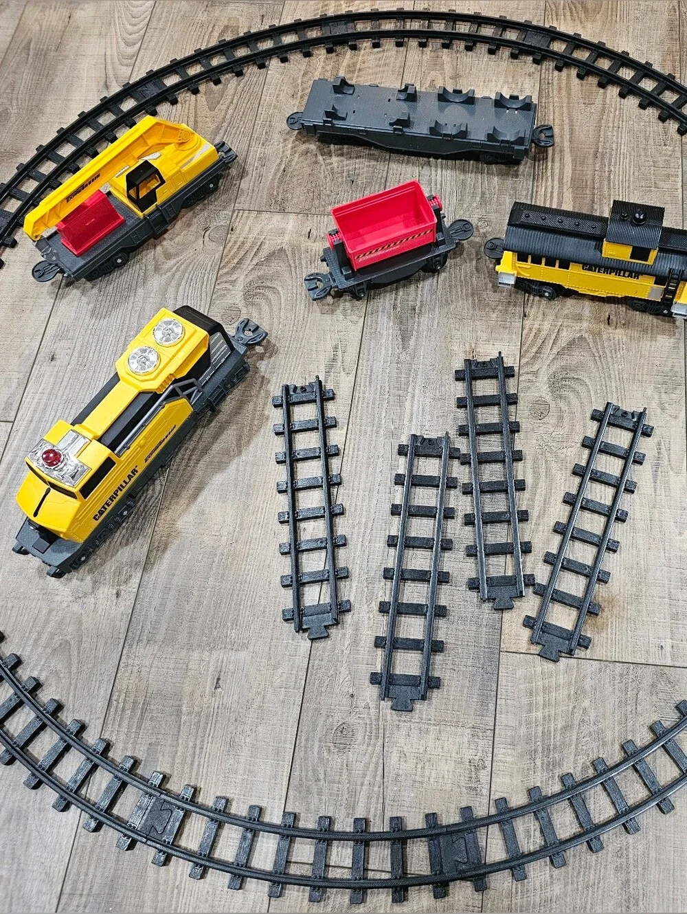 Caterpillar Construction Express Motorized 12 Inch Train 5 Car Set With Tracks